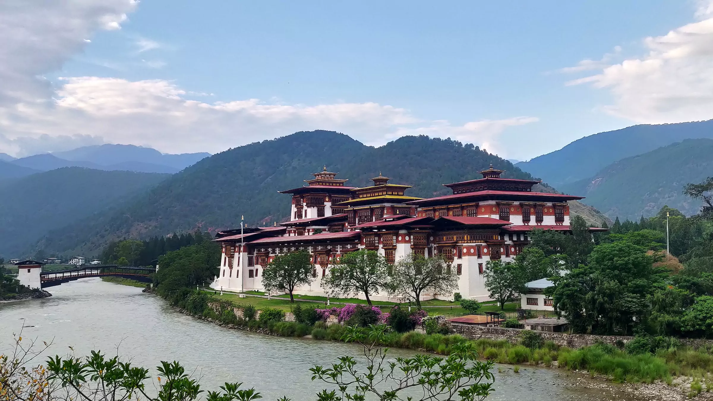 Bhutan Package: Artistic Mastery Visualizing the Craftsmanship at Zorig Chusum